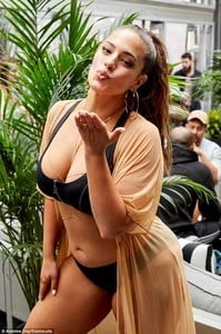 4CB572F000000578-5780025-Having_a_ball_She_also_posed_for_pictures_with_a_sheer_nude_colo-a-12_1527532408656.jpg