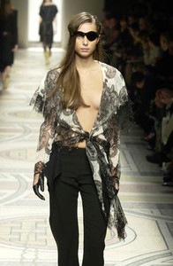 572838544_GillesRosierSS2001PFW4.thumb.jpg.55b1d9a7da52862cf3cd03feb4b7a6fd.jpg