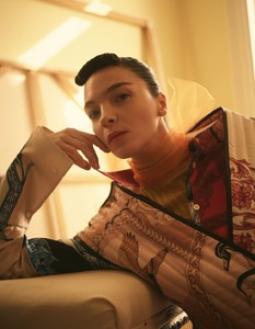5ae8b1c7c30af_VogueMexicoMay201814.thumb.jpg.28b2ca573de59a49f14fe723372569fb.jpg