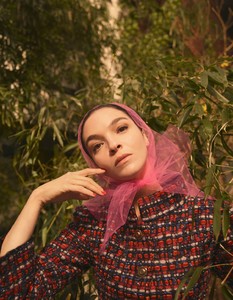 5ae8b1cba9ec7_VogueMexicoMay201817.thumb.jpg.86dde3e6b5c7c84a5d01dc656102e77b.jpg