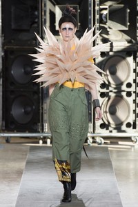 5aed632dbe2ac_JunyaWatanabeSS2017PFW1.thumb.jpg.3d42f57b83fb0d45420ac7beaa5ebe64.jpg