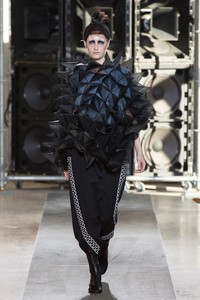 5aed63379426a_JunyaWatanabeSS2017PFW3.thumb.jpg.e4562dd2fffda06379ef2baebfff0146.jpg