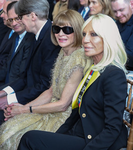 Anna+Wintour+Heavenly+Bodies+Fashion+Catholic+4LYcLw_K1Ahx.jpg