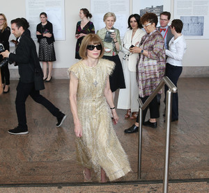 Anna+Wintour+Heavenly+Bodies+Fashion+Catholic+niNo_ZgGDqOx.jpg