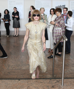 Anna+Wintour+Heavenly+Bodies+Fashion+Catholic+VqrUseUPjbgx.jpg