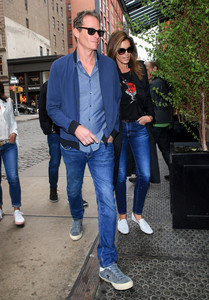 Rande+Gerber+Cindy+Crawford+out+Iz54YM4r4gil.jpg