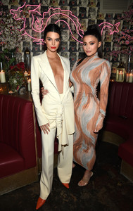 Kylie+Jenner+Business+Fashion+Celebrates+Special+2wETJubTlWVx.jpg