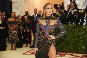 Jennifer+Lopez+Heavenly+Bodies+Fashion+Catholic+3R3Fp0i_ZsDx.jpg