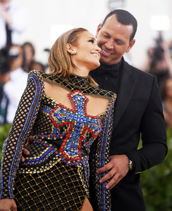 Jennifer+Lopez+Heavenly+Bodies+Fashion+Catholic+QseGC8qpNmBx.jpg