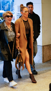      jlo100518BZNimage6.jpg