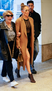      jlo100518BZNimage7.jpg