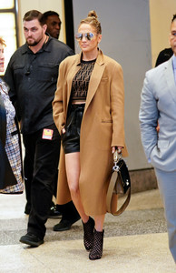      jlo100518BZNimage13.jpg