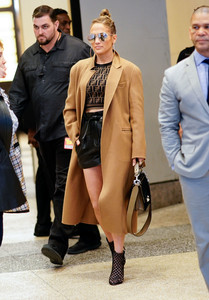     jlo100518BZNimage21.jpg