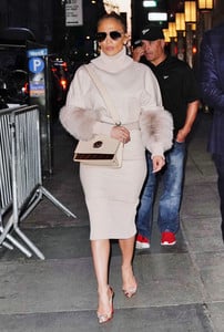      jlo100518BZNimage103.jpg