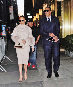      jlo100518BZNimage106.jpg