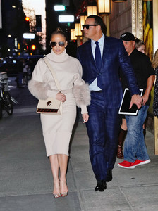      jlo100518BZNimage108.jpg