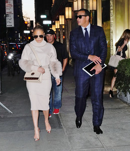      jlo100518BZNimage109.jpg