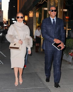      jlo100518BZNimage112.jpg