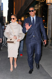      jlo100518BZNimage113.jpg