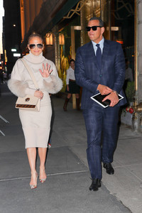      jlo100518BZNimage115.jpg