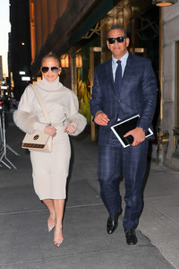      jlo100518BZNimage117.jpg