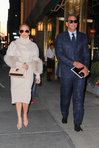      jlo100518BZNimage118.jpg