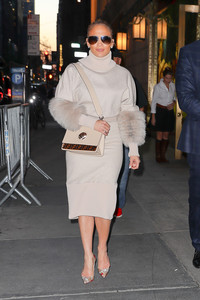      jlo100518BZNimage121.jpg