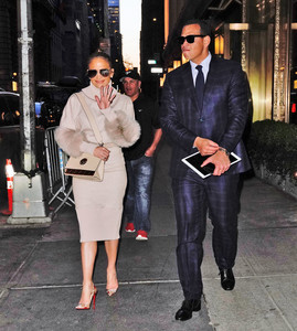      jlo100518BZNimage122.jpg