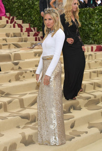 Sienna+Miller+Heavenly+Bodies+Fashion+Catholic+6q0zvLg2nvEx.jpg
