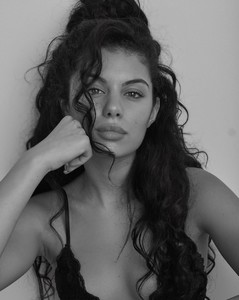 susievie - BOEnoLLB4ps.jpg