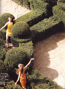 5af6bd2485dff_JolijnSpek-ELLE-ITALIA-JULY-1996-garden-story-Pascal-Chevallier-02.thumb.jpg.bf5b1d4d3f3c198d6f231bba4fb3d094.jpg