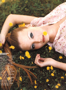 5af6bd27185bb_JolijnSpek-ELLE-ITALIA-JULY-1996-garden-story-Pascal-Chevallier-04.thumb.jpg.8364d0f71efb90596afa9aea6b15fe31.jpg