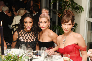 Hailey+Baldwin+Dior+Dinner+Arrivals+71st+Annual+O2dD1RHLqLEx.jpg