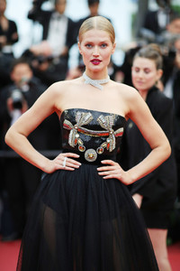 Toni+Garrn+Burning+Beoning+Red+Carpet+Arrivals+0hUN870CfyOx.jpg