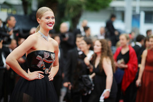 Toni+Garrn+Burning+Beoning+Red+Carpet+Arrivals+IItKM9UwHEHx.jpg