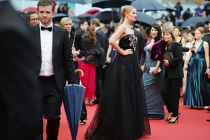 Toni+Garrn+Burning+Beoning+Red+Carpet+Arrivals+M6axBj1yp11x.jpg
