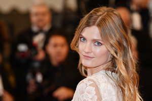 Constance+Jablonski+House+Jack+Built+Red+Carpet+pjyTmU2eBkZx.jpg