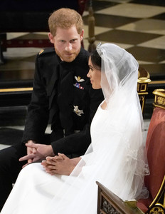 5b001d4d51938_MeghanMarklePrinceHarryMarriesMsMeghan4MkRRSUtJGAx.thumb.jpg.0850d48bed1897ce882e521a2ec5b13a.jpg