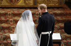 5b001d80dce83_MeghanMarklePrinceHarryMarriesMsMeghandcC2qn32oHlx.thumb.jpg.3695eee8d94e1580e04b99790cfc1d64.jpg