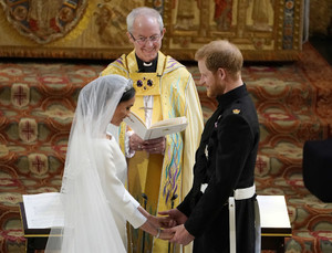 5b001d88755cf_MeghanMarklePrinceHarryMarriesMsMeghanFiQDxiMb49qx.thumb.jpg.f503e608b50ee05f07004dee55bf780a.jpg