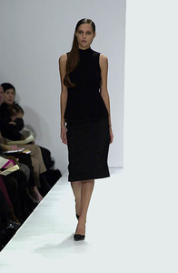 5b025901a1da1_VeraWangFW20002001NYFW2.thumb.jpg.ce5e1c727cb2c3e2d0c031e75e2010d6.jpg