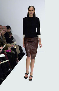 5b02590484106_VeraWangFW20002001NYFW4.thumb.jpg.ee8e9dae08467647c26644d445d9c020.jpg