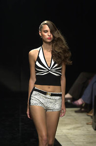 5b031445934fc_ElspethGibsonSS2001LFW2.thumb.jpg.eb86fe4e3b41dae3a69b98bc355a5875.jpg