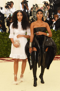 Solange+Knowles+Heavenly+Bodies+Fashion+Catholic+1MPjIL_PdM1x.jpg