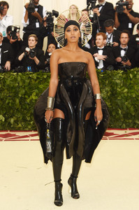 Solange+Knowles+Heavenly+Bodies+Fashion+Catholic+QwzHugjPWgzx.jpg