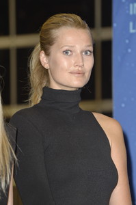 69575101_mcfan-celeblounge-net03-05-2018-09-12toni-garrn_10.jpg