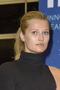 69575103_mcfan-celeblounge-net03-05-2018-09-12toni-garrn_11.jpg