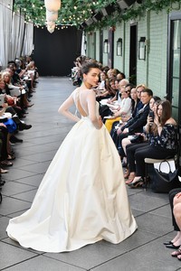 945919248-amsale-bridal-spring-2019-vogue-pr.jpg