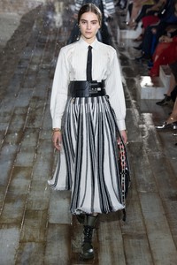 Romy Schonberger Christian Dior Resort 2019.jpg