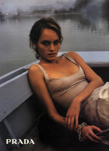 Amber-Valletta-Prada-1997-01.thumb.jpg.6f860cdbbd5c18b45331b1d1f40030ed.jpg